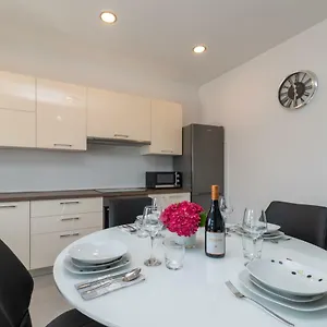 https://apartman-matea-trogir.hotels-in-trogir.com